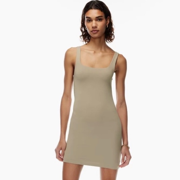 Like new Aritzia contour dress - Picture 4 of 5